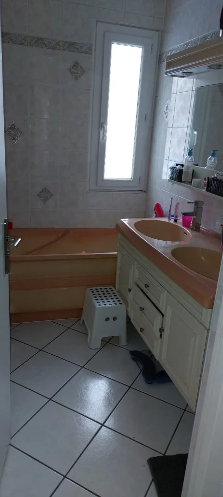 Rénovation salle de bain à La Garde — Rénovation complète — douche à l'italienne, avant travaux