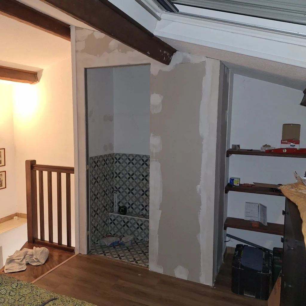 Rénovation salle de bain à Le Pradet — Création salle d'eau sous combles, avant travaux